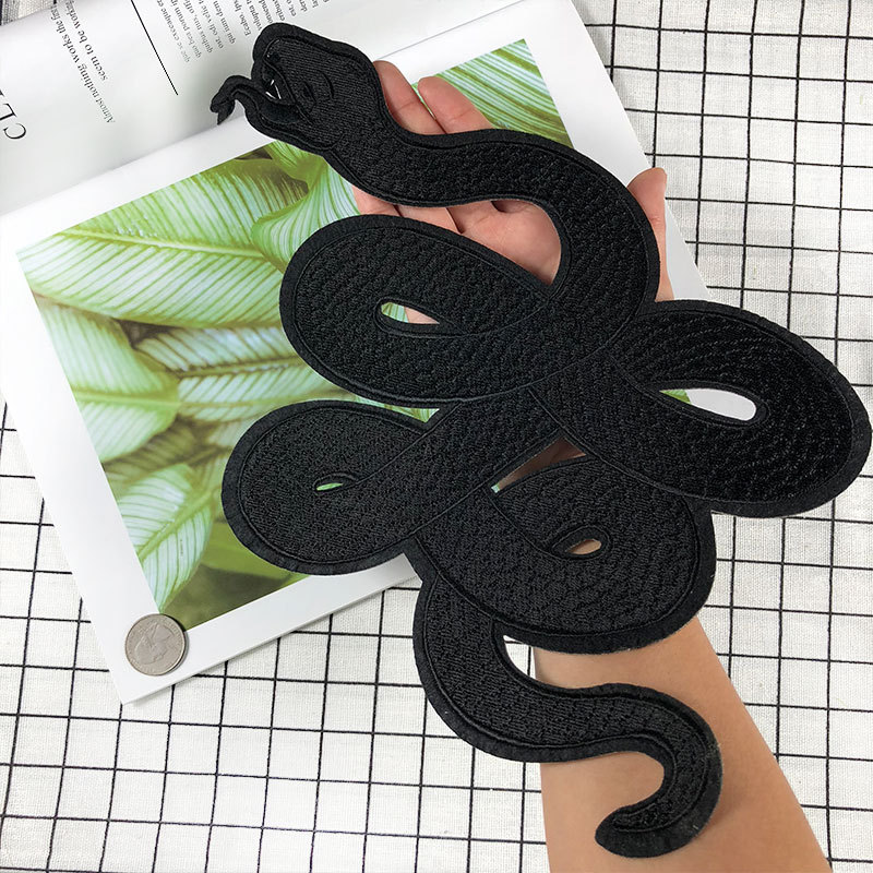 Embroidery Alpha - 1 Stück schwarze Schlangen-Stickerei-Patch zum Aufbügeln,