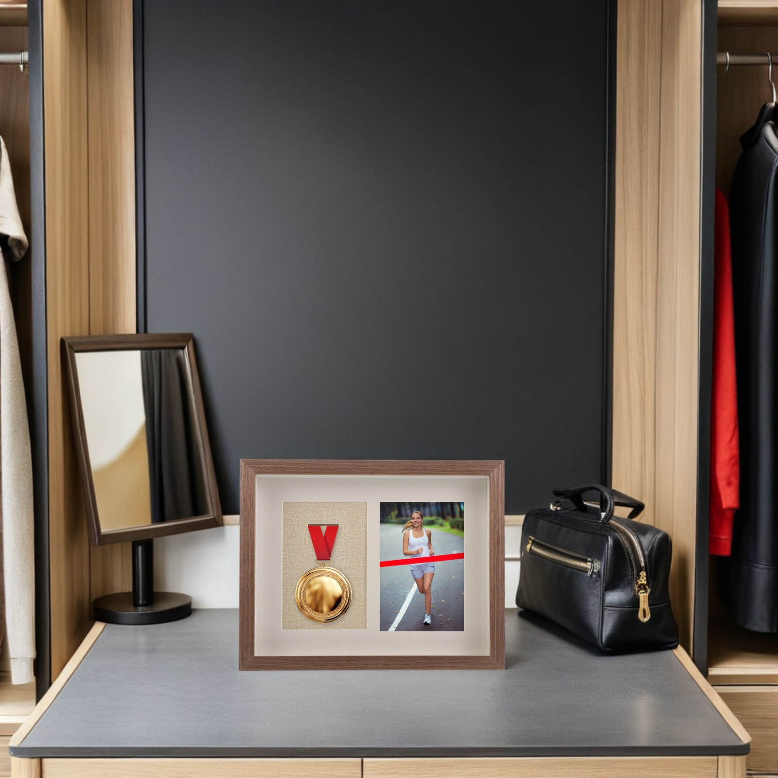 Frame Display Wood - Einzelne Medaillenvitrine aus Holz, Kaffeefarben, Tischmedaillenhalter,